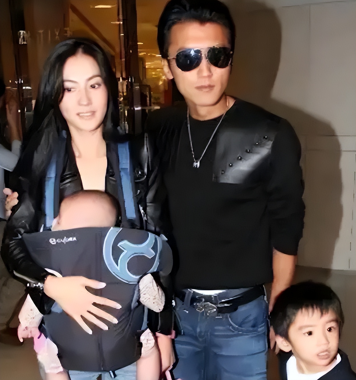 把闫学晶和张柏芝放在一起，差距就出来了！
 
俗话说:货比货得扔，人比人得死！看