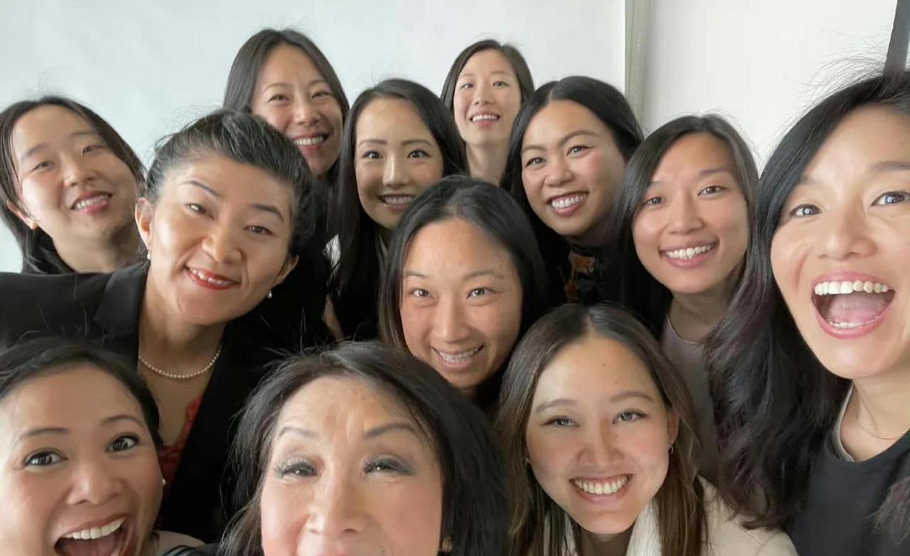 谁给科普一下[泪奔]，大洋彼岸的这帮女人，为啥都这么喜欢龇牙？