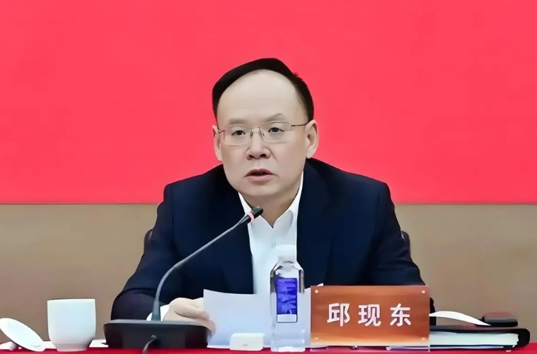 现在他们三个终于平起平坐了，三大央企掌门人：一汽邱现东、东风杨青、长安朱华荣，对