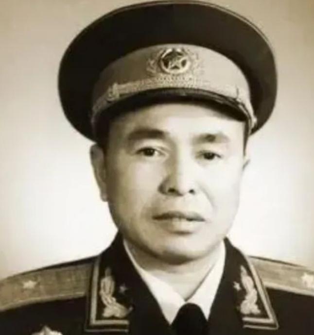 1946年，6000解放军被三万敌人包围，为了不泄露机密，旅长下令烧毁全部文件，