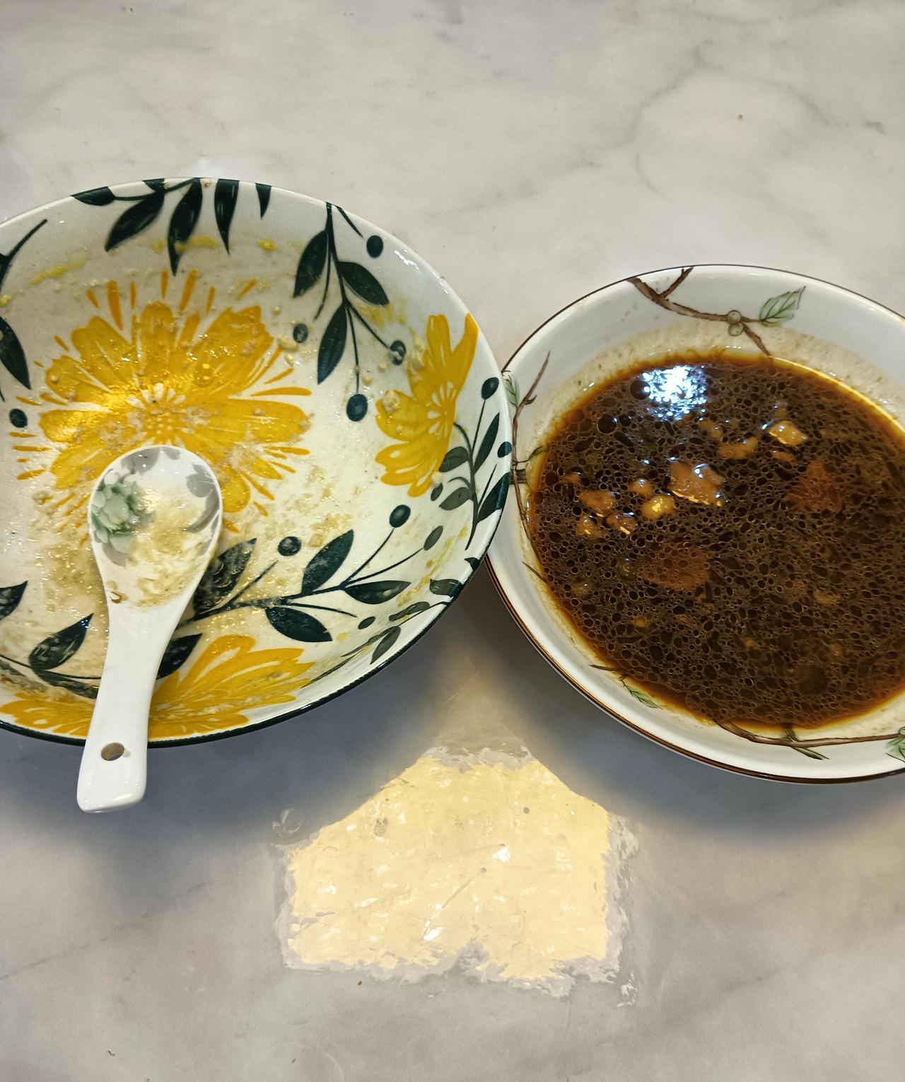 今天晚上终于买菜了！买了点肉，买了了把豆角，买了些鸡蛋，又称了几斤米。
晚上三个