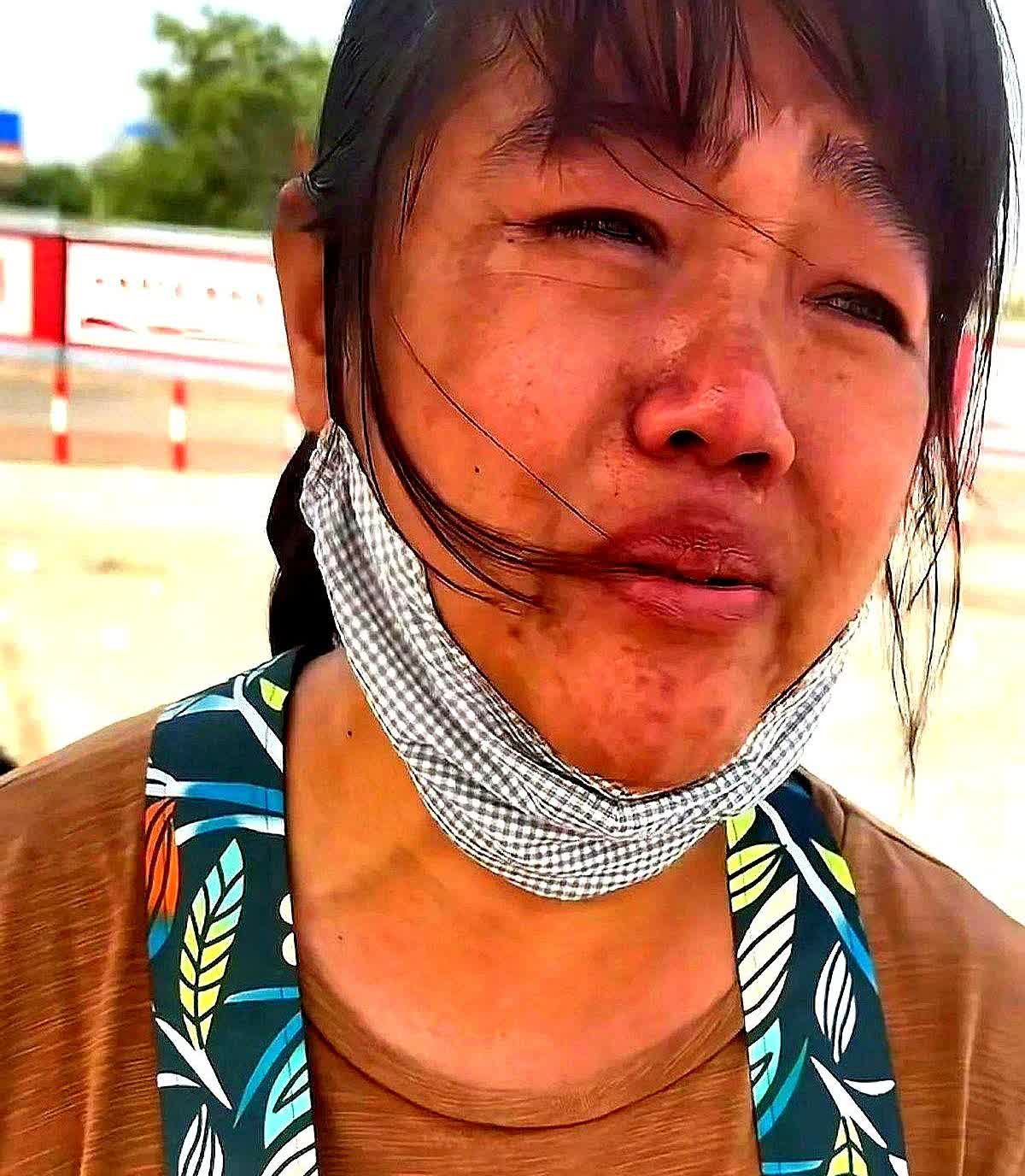 在辽宁海城大集上，男子在地摊上吃了一个苞米，喝了一碗粥，谁料，摊主收到5万元转账