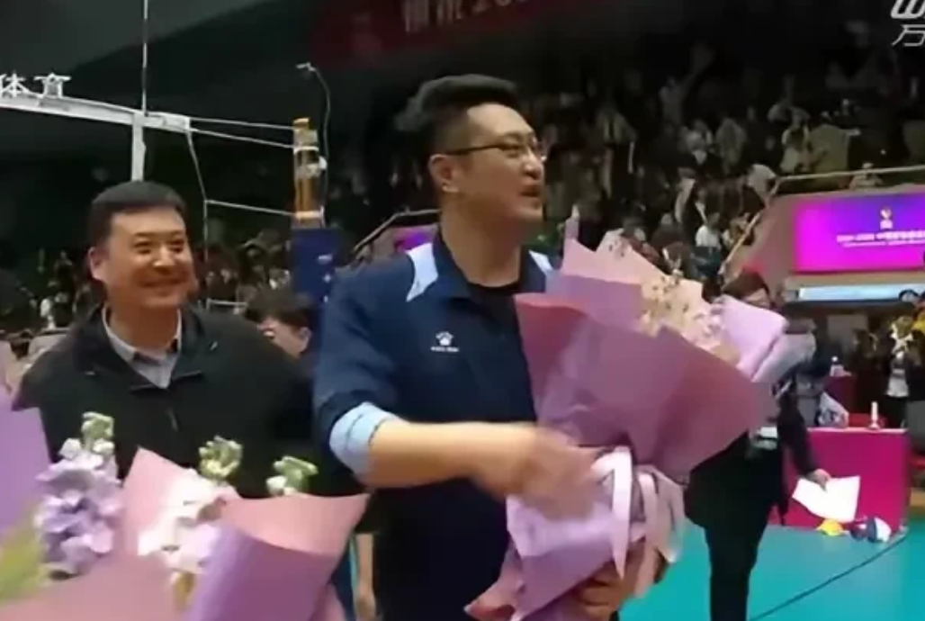 【天津男排的成绩，超过了天津女排】
天津女排，不管什么原因吧，今年联赛得了第四名