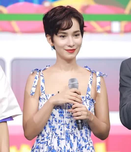 生活里，有不少长着“国际面孔”却根正苗红是中国人的例子。就像娱乐圈的卢靖姗，《战