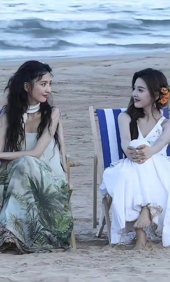 佟丽娅回头一眼让人心疼。在这好几秒钟的凝视里，她仿佛试图在对方脸上找寻自己丢失的