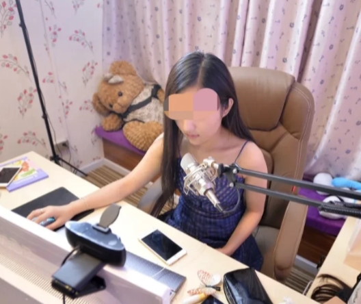 河北张家口，男子闫某网络邂逅女主播于某，5个月豪掷202万追求未果。闫某怒讨钱款