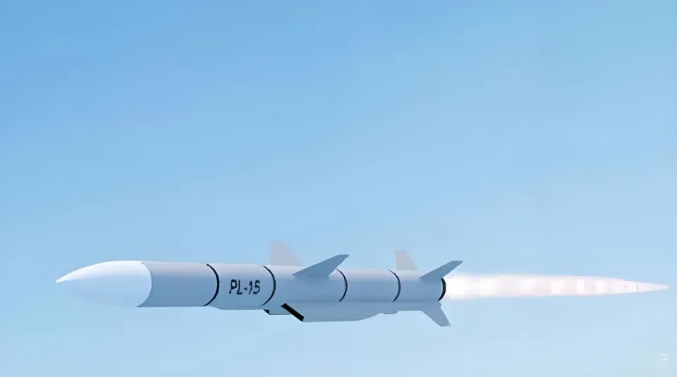 近期，西方某智库对中国的霹雳-15空空导弹进行了深入分析，并特别关注其“双脉冲”