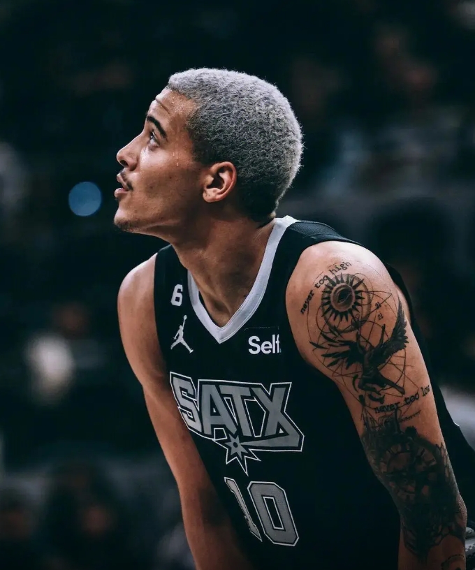 听了队记播客，他们似乎笃定索汉要被交易
但对于索汉700万美刀的合同能换来什么，