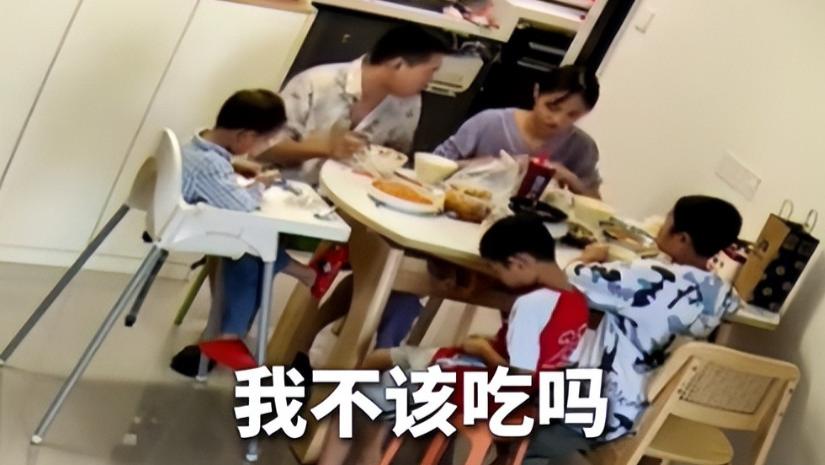 鸡蛋男吵架掀翻桌子后续！女子被丈夫拉进卧室毒打，现带侄子已回娘家