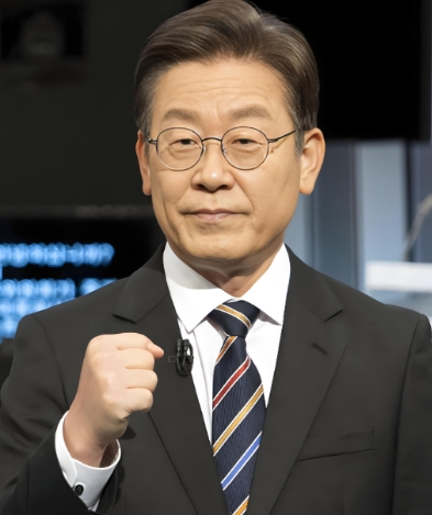 李在明说龙山总统府“像墓地一样”，那里没有电脑、网络、打印机。其实早在去年12月