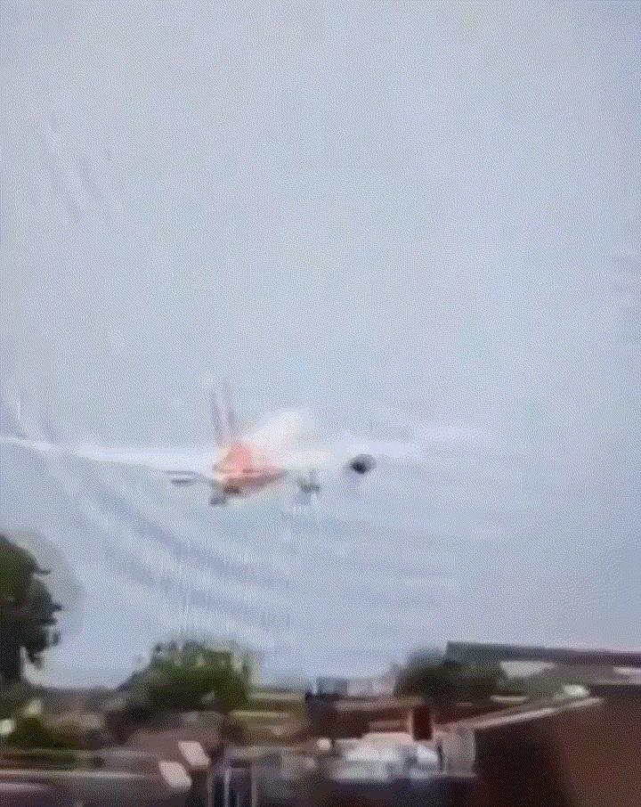 太突然了！6月12下午，印度航空公司客机在起飞后不久，坠毁在机场附近一所医学院本