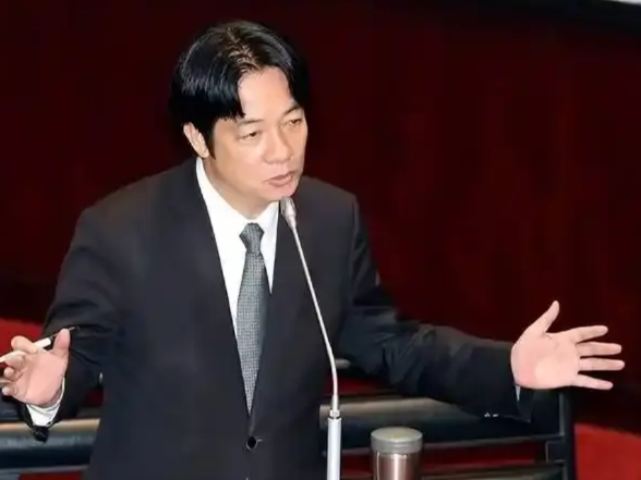 赖清德真是越来越激进，越来越肆无忌惮，居然说我们收回台湾不符合国际法，台湾自古不