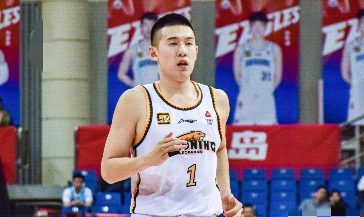 同样是大前锋，李晓旭与付豪根本不是一个级别；
李晓旭:250万元，35岁，2.0