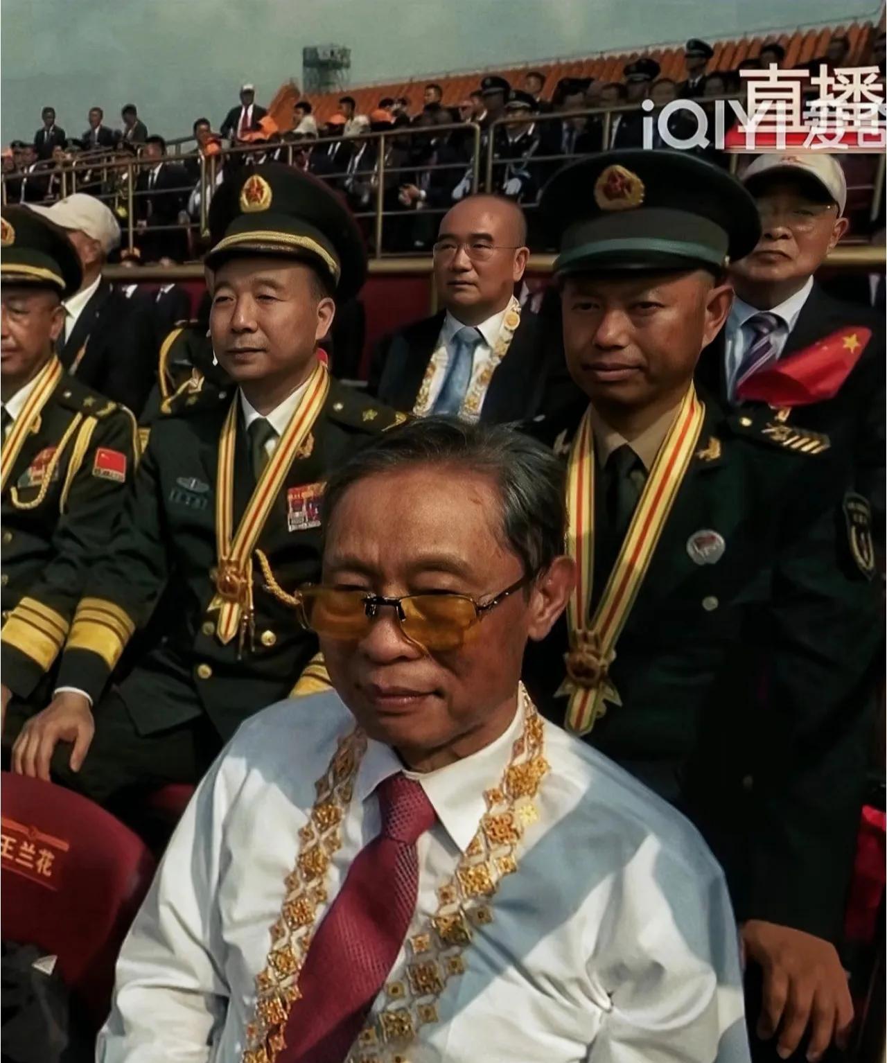 最高规格礼遇！直播镜头特意为他及他们停留！