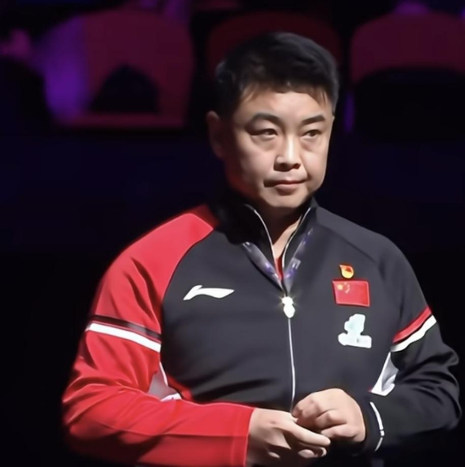 今天又是心疼皓哥的一天啊。
黄友政0：3输给阿鲁纳，镜头给到场边的皓哥。
这位在