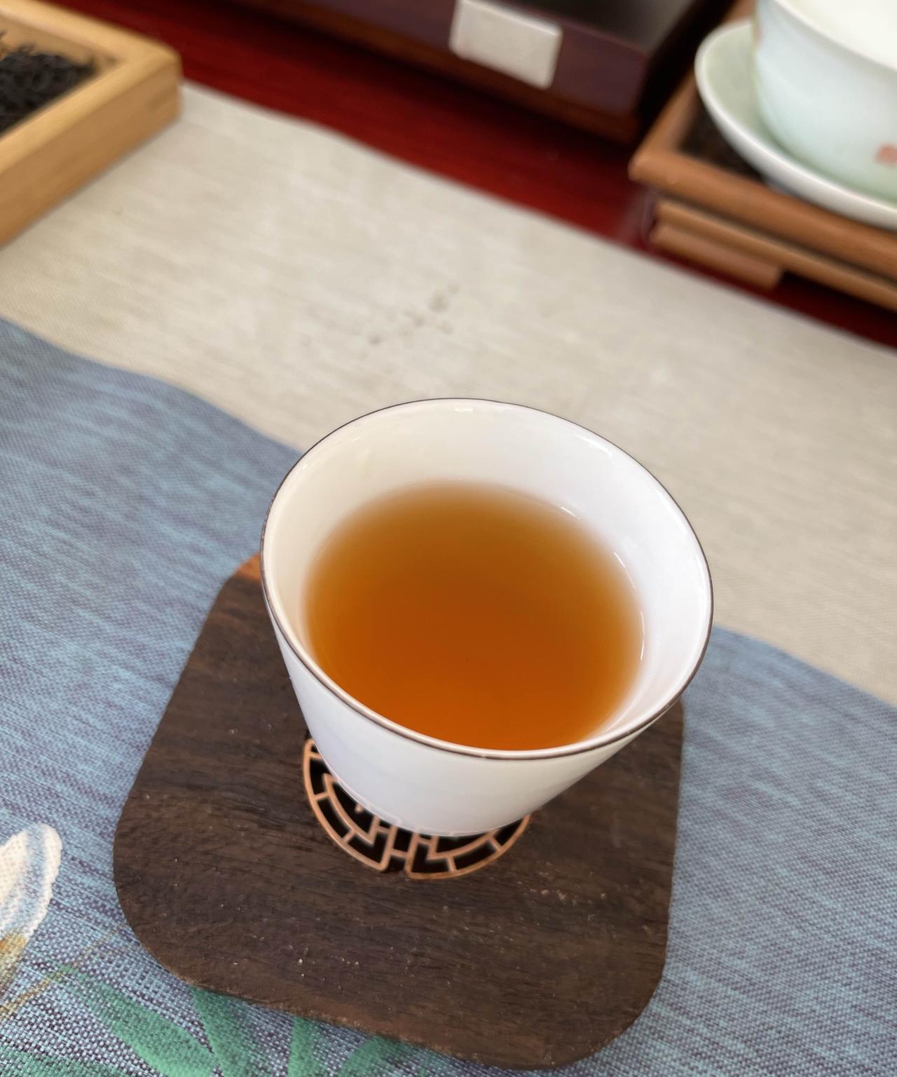 八点多了闺女催促：“还不出门你不能耽误了坐车？”
我回复：“瞎紧张什么，去趟济南