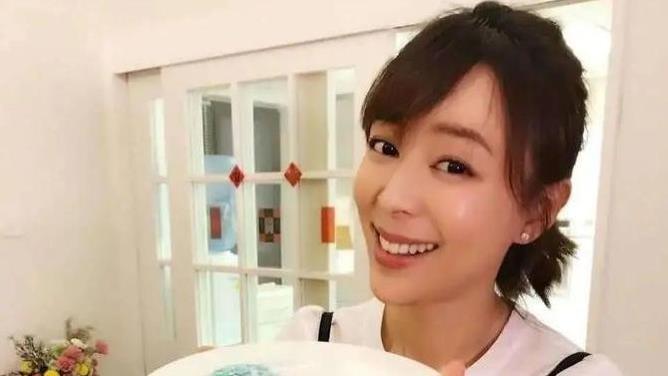 张静初吃素带货！网友吐槽啥都敢说？真环保还是商业手段？