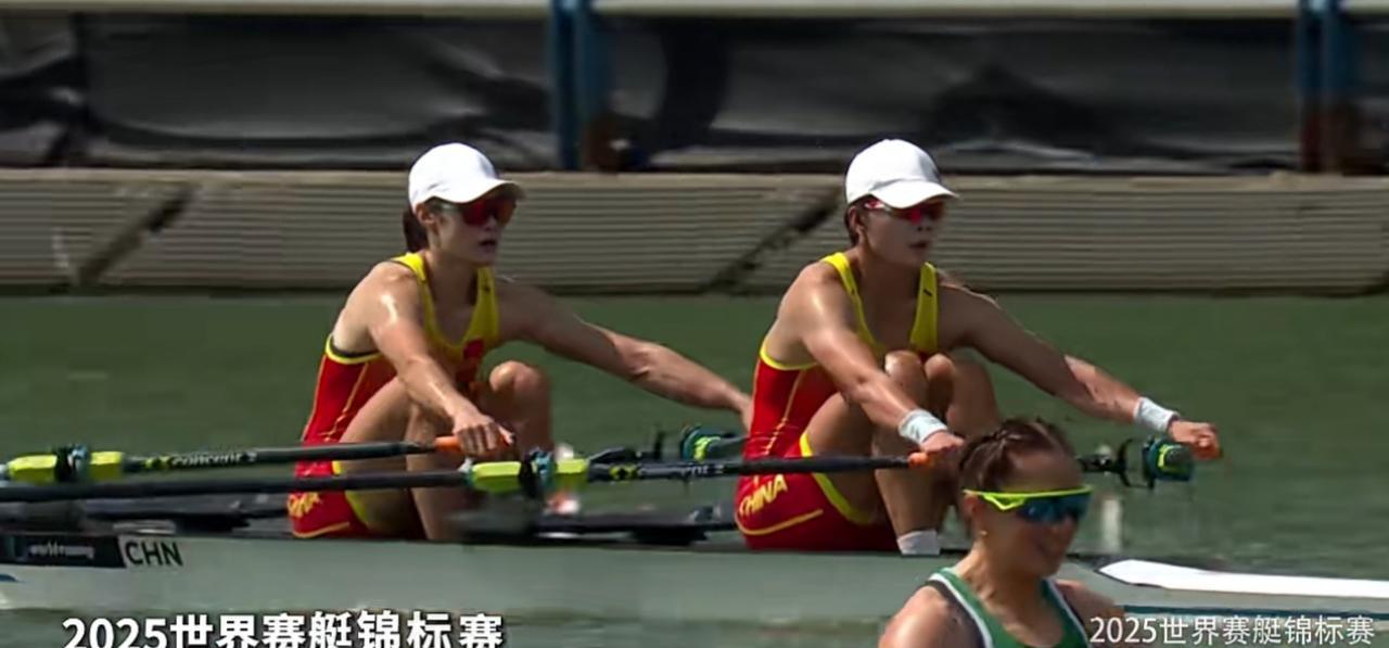 #赛艇#
2025年9月22日赛艇世锦赛预赛中，中国队多组选手表现出色。张灵、陈