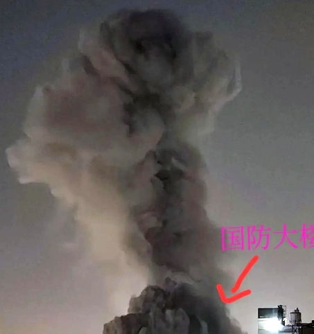 这还怎么停火，伊朗国防大楼被袭击。

就在刚刚伊朗国防大楼突然冒出滚滚黑烟，明显