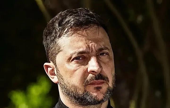 彻底感悟了！
泽连斯基去无人机工厂看完之后算是彻底想明白了，乌克兰现在太需要钱了