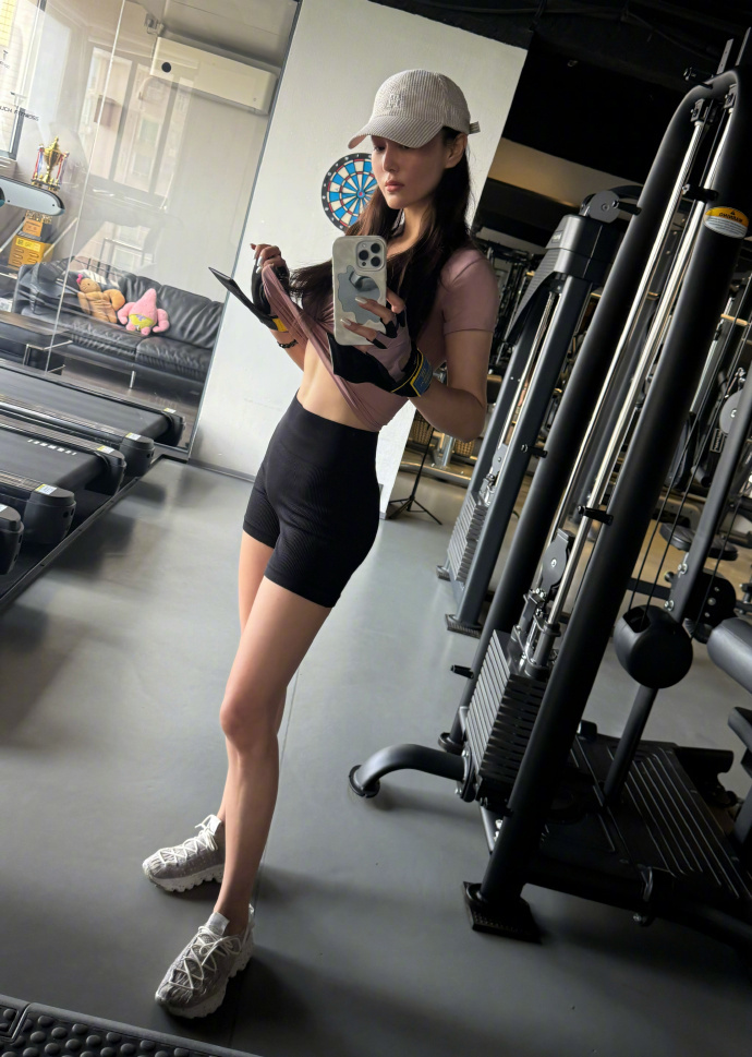 张馨予的好身材原来是这样练出来的，不得不说比18岁都好看 ​​​