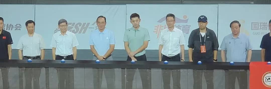 今天2025张继科杯全民乒乓球争霸赛开幕。开幕式上去的最大牌嘉宾就是蔡振华，还有