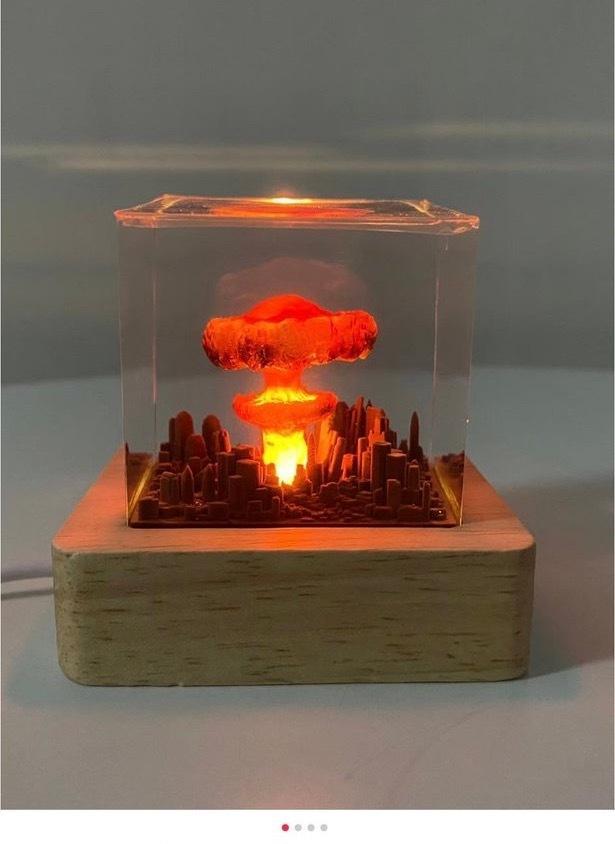 中国人制作并出售的“广岛原子弹爆炸”工艺品，让日本网民大破防了。
有日本人发现，