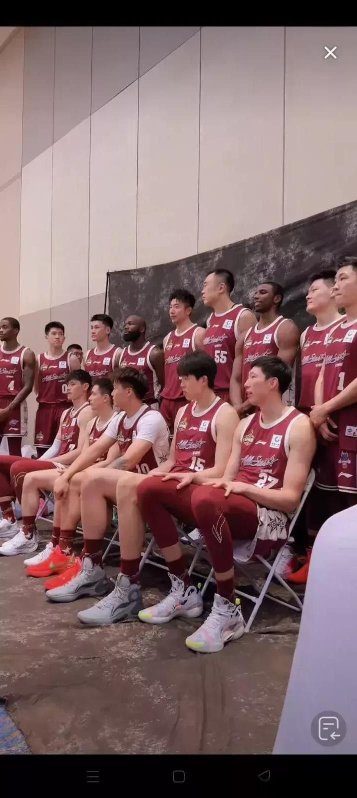 CBA全明星来了，南北区大合影也出台了，而大家都在热议总票王、南区票王把C位让给