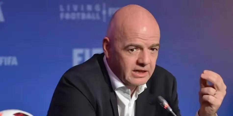 重磅：
因特朗普关税政策引发隔壁两国加拿大和墨西哥强烈不满，两国拒绝和美国一起承