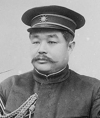 1966年挖开黎元洪墓，从他身上扒下来的上将军衔和勋章
1918年，袁世凯逝世，