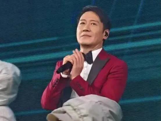 近日，澳门举办了两场演唱会，分别是张学友和黎明，两位歌神。

两人的观众反应