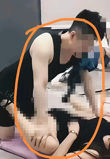 健身房乱不乱教炼说了算
[滑稽笑][滑稽笑][滑稽笑]