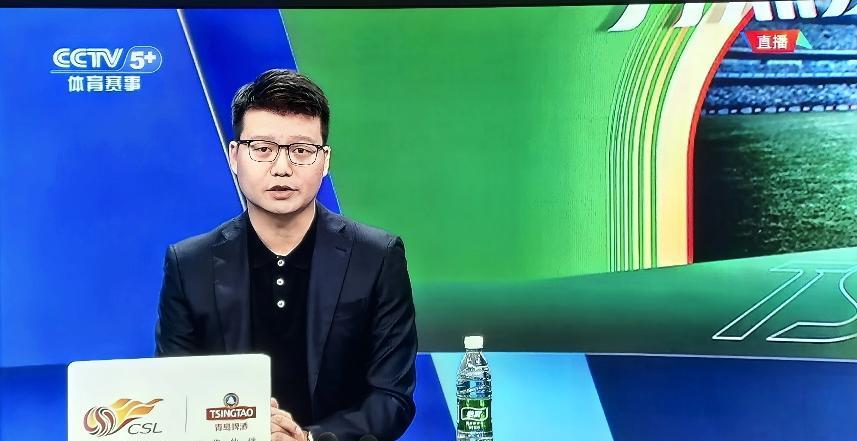 直播中超第25，北京国安对阵上海海港。目前这两支球队分别排在联赛的第四和第二，都