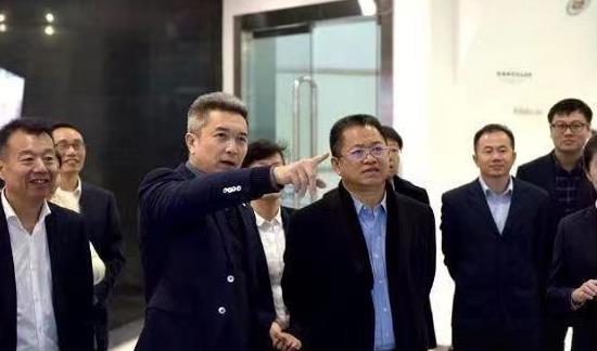 当年，曹德旺的女儿曹艳萍带男友叶舒回家见父母，曹德旺一看这小伙子，就坚决不同意，