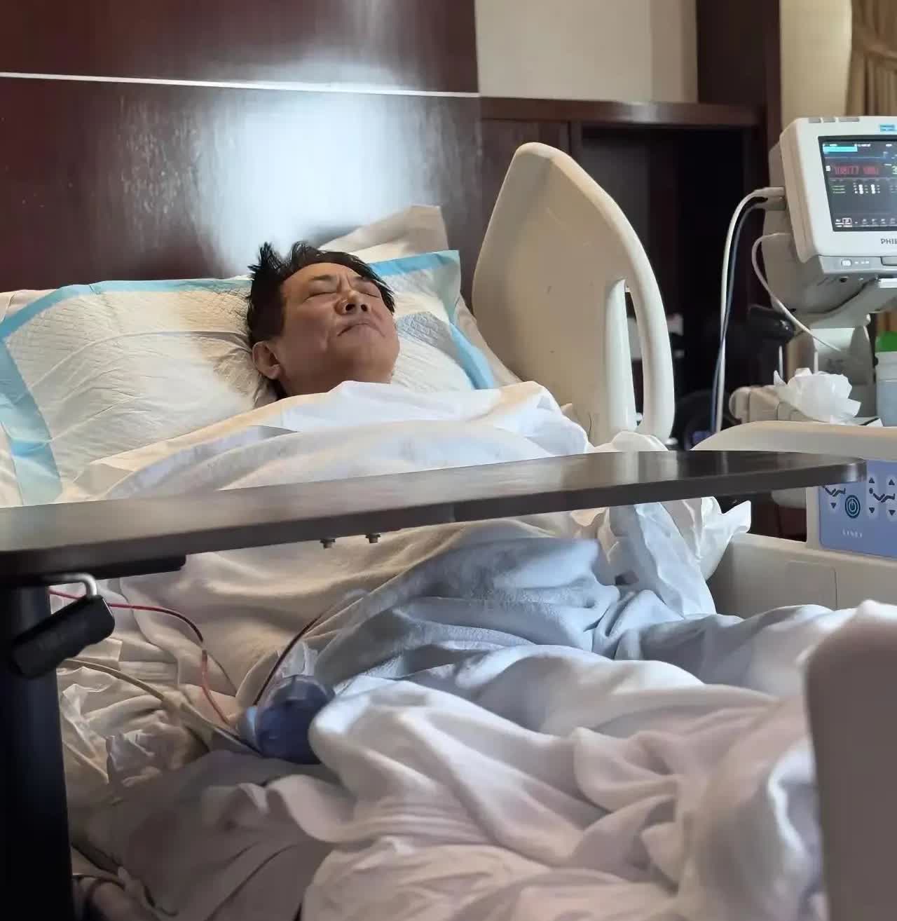 李连杰的身体为什么突然坏了？
没啥大惊小怪的，王晶的话算是说到点子上了。王晶说