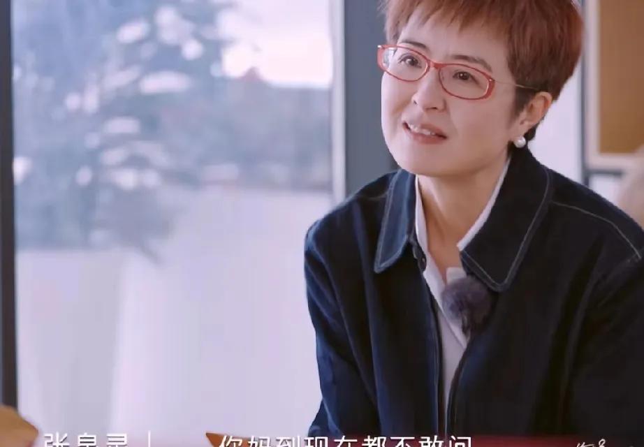 程潇，真心不容易。张泉灵问她：你妈到现在都不敢问，你在韩国发生了什么？



这