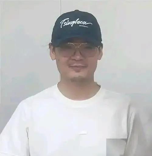 老话说“江湖是打打杀杀”，可马翔宇的生活，满是人间烟火的酸甜苦辣。
那天下午三点