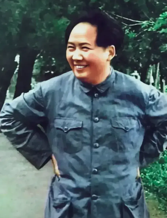 延安升起红太阳

延安升起了红太阳， 那是共产主义信念的火光，炽热而明亮。 窑洞