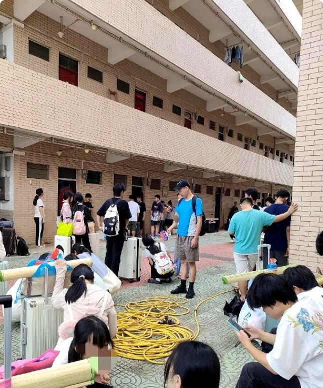 高考结束后的第一件事，大家最热衷的活动就是去暑假工。2023年的高考今年难度系数