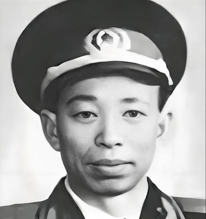 1945年，八路军旅长要处决团政委。临刑前，旅长的警卫员，突然靠近团委松绑，并催