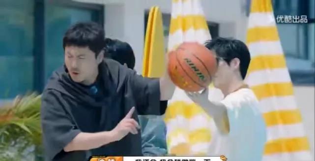 #沈腾出片了是喜剧片# 沈腾这自带的喜剧基因真是藏不住！他说本想拍出飞身灌篮的帅