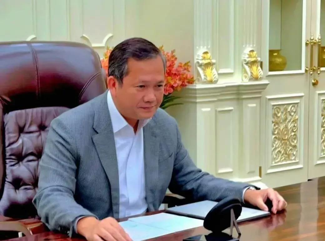 柬埔寨首相洪玛奈可谓英雄无用武之地，1995年，洪玛奈加入柬埔寨军队，随后被送往