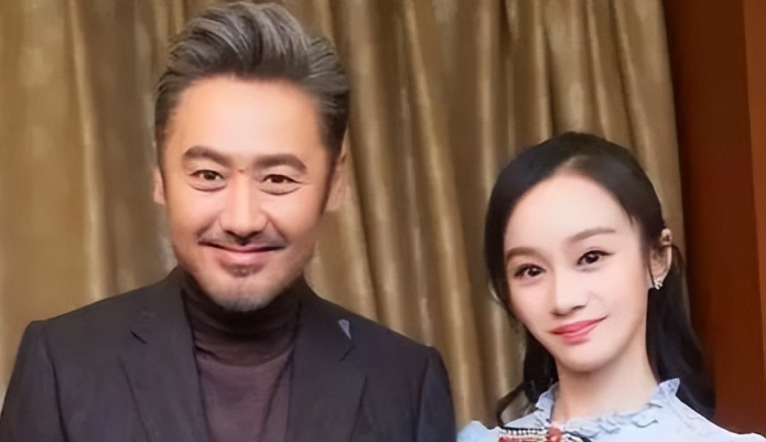 2018年，吴秀波包养了陈昱霖足足7年，之后玩腻了厌倦了，便提出分手。陈昱霖索要