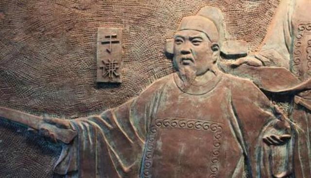 1457年，于谦被斩首后，负责抄家的锦衣卫空手而归，直到发现一间上了锁的小屋，才