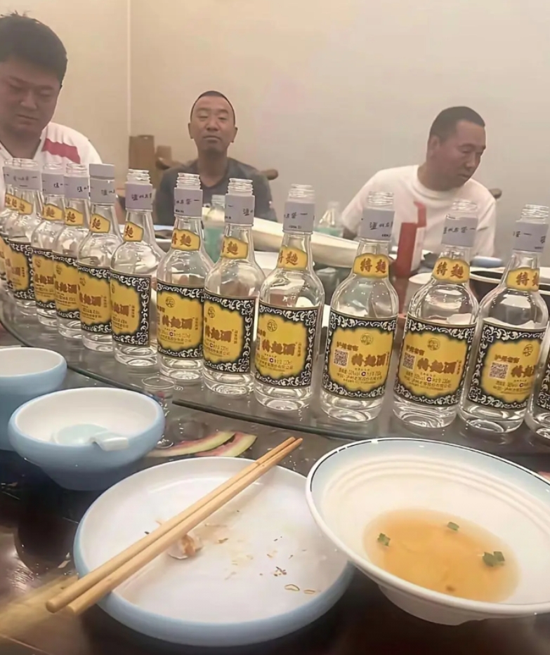这酒应该不贵吧！喝了那么多？当水喝的难道？