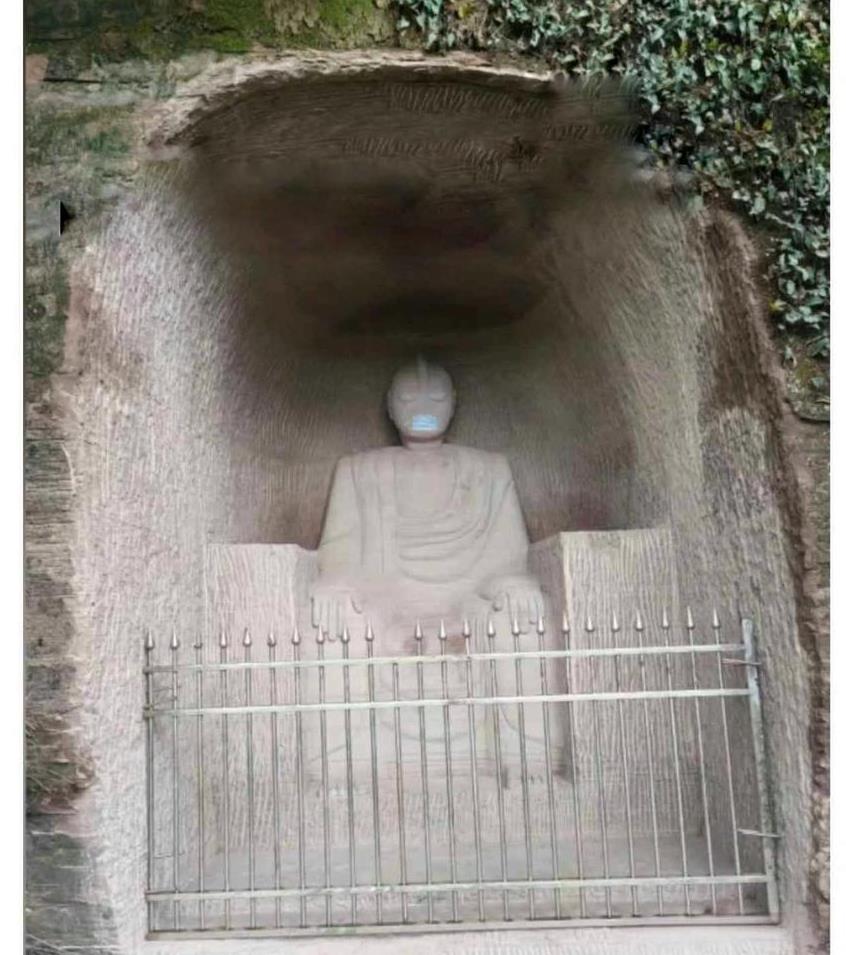 把奥特曼雕刻进石窟，这哥们儿的脑洞简直太大了！最近一安岳男子突发奇想，想在历史上