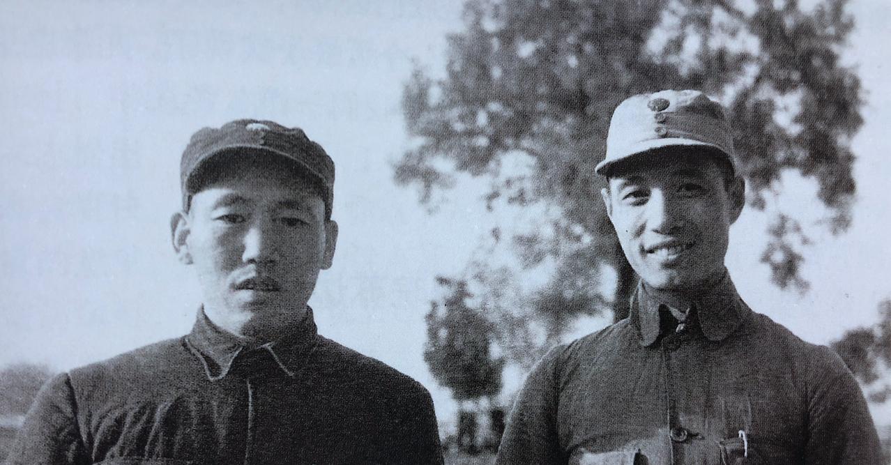 1944年11月新四军第4师参谋长张震和冀鲁豫军区第11军分区司令王秉璋在曹市集