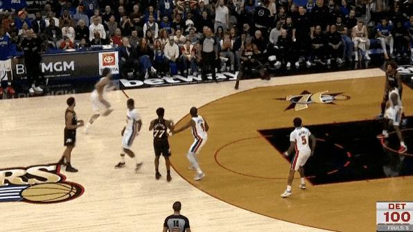 马克西撤步三分投进末节拿到11分，76人还剩5分钟反超活塞