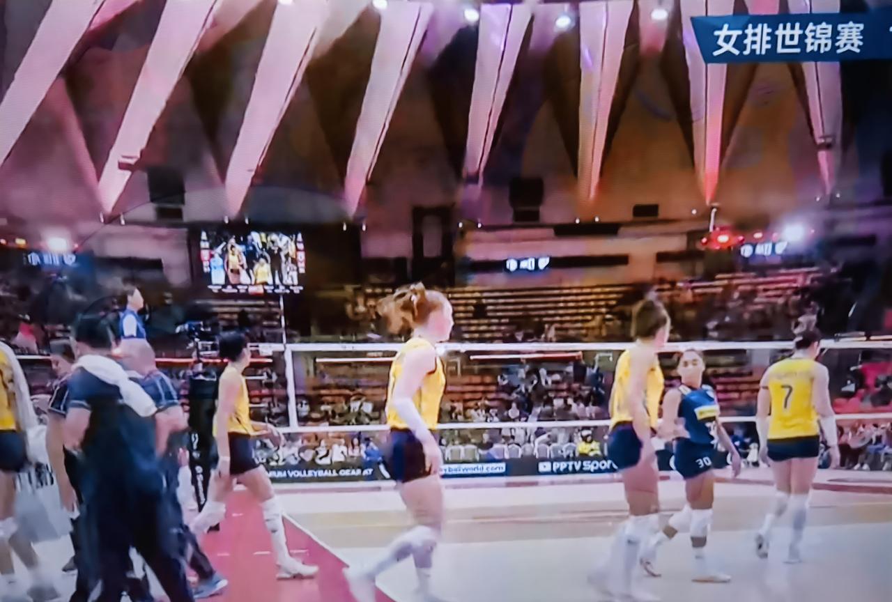 日本女排3：2战胜荷兰女排，挺进女排世锦赛四强！可以说是担起了亚洲女排的脸面。