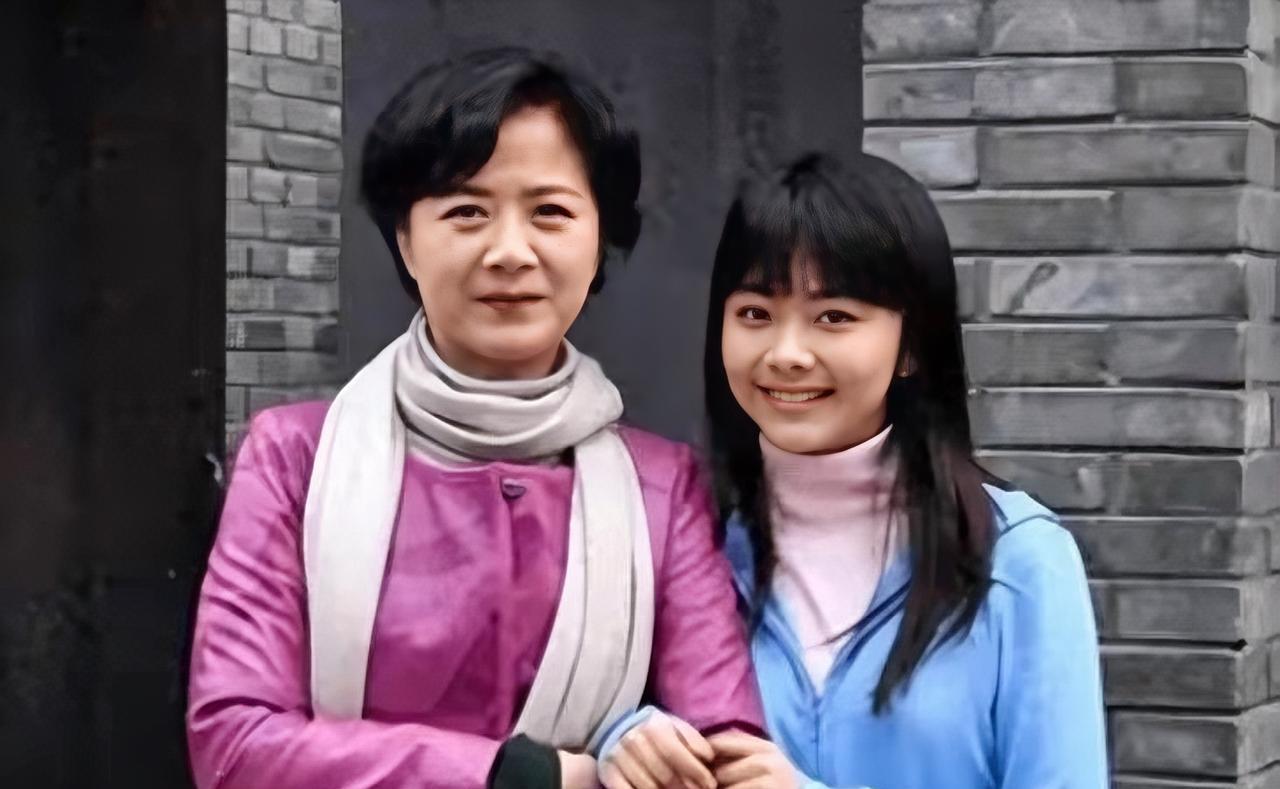2018 年 12 月 31 日跨年夜，马明弘酒后驾驶肇事，导致演员谭松韵的母亲